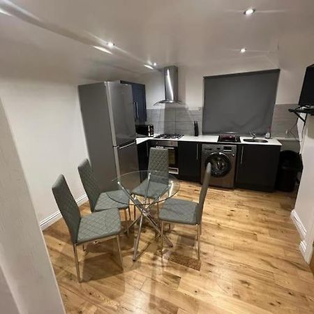 2 Bedroom Apartment In Hampdenrd Лондон Екстериор снимка
