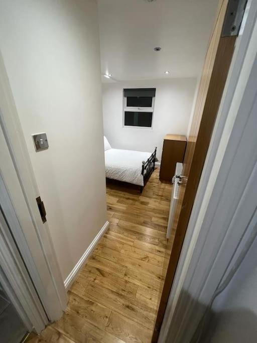 2 Bedroom Apartment In Hampdenrd Лондон Екстериор снимка