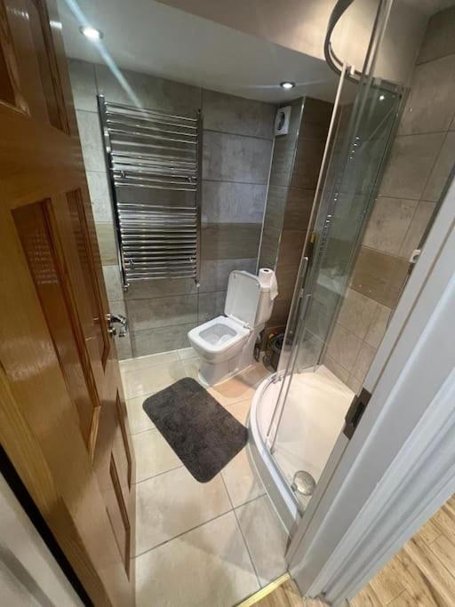2 Bedroom Apartment In Hampdenrd Лондон Екстериор снимка